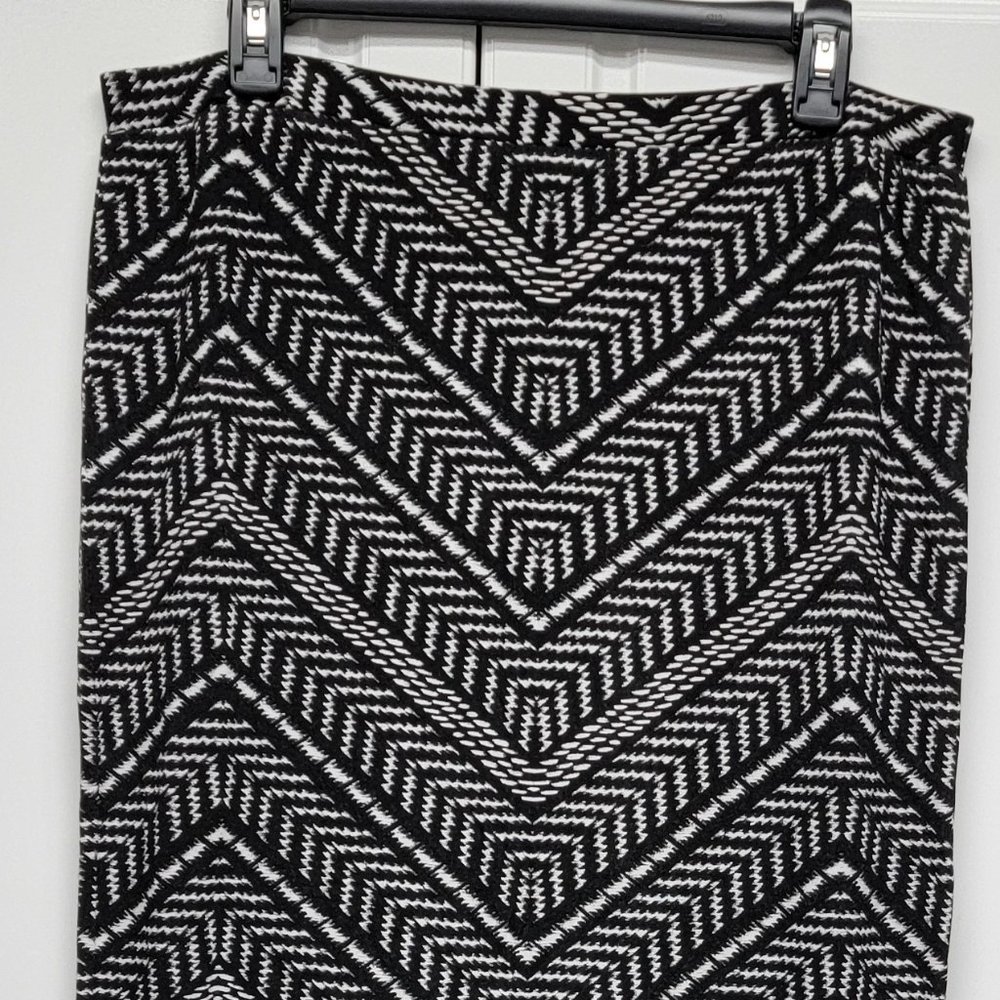 Matty M Black & White Chevron Print Lined Skirt Size XL